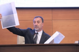 BAŞKAN YILMAZ: “BELGELER ORTAYA ÇIKTIĞINDA ORTA YERDE KALIYORSUNUZ”