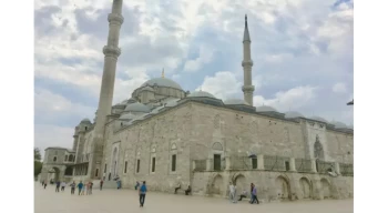 Fatih Camii’nde provokatif saldırı!