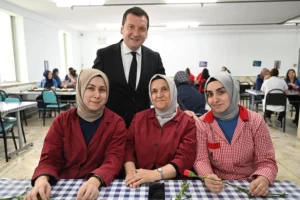 Bora Balcıoğlu, 8 Mart'ta Yelkenci Tekstil'de Kadın Emekçilerle Buluştu