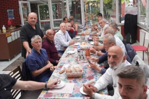 Askerlik arkadaşlarıyla yıllar sonra büyük buluşma