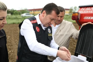 Silivri Belediye Başkanı Bora Balcıoğlu, Alipaşa Mahallesi'nde Ayçiçek Ekimi Gerçekleştirdi