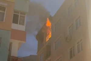 SİLİVRİ’DE BUZDOLABI PATLADI EV ALEVLERE TESLİM OLDU