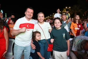 Silivrililer A Milli takımın Avusturya maçını Başkan Balcıoğlu ile birlikte dev ekranda izledi