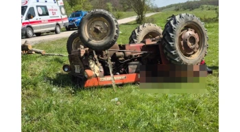 Bilecik’te traktör devrildi, sürücü yaralandı