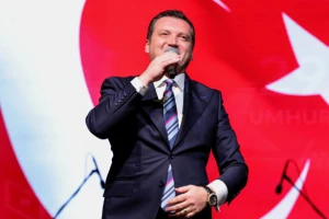 “Bir kez daha haykırıyoruz, egemenlik kayıtsız şartsız milletindir!”