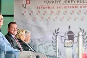 Başkan Balcıoğlu, Silivri Belediye Başkanlığı Koşusu’nu tribünde takip etti