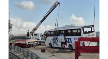 İstanbul Kuzey Marmara Otoyolu’nda feci kaza: 3 ölü, 20 yaralı!