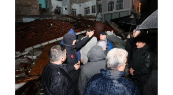 6,1’lik deprem sonrasında Bakan Yerlikaya sahada