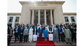 Pakistan’da Kurtulmuş’tan Pencap Eyalet Meclisi’ne ziyaret