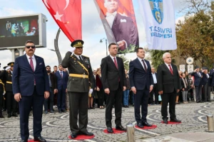 Silivri’de 29 Ekim Cumhuriyet Bayramı Kutlamaları Çelenk Sunma Töreniyle Başladı