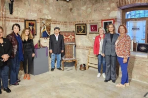 “Zamanın İzinde” Sergisi Sanatseverlerle Buluştu