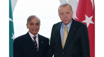 Cumhurbaşkanı Erdoğan, Pakistan Başbakanı Şahbaz Şerif ile Bakü’de görüştü