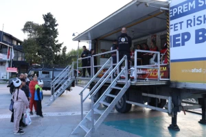 Silivri’de Deprem Bilinci Etkinliği: AFAD Simülasyon TIR’ı Sahilde Ziyarete Açıldı