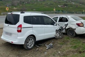 Değirmenköy’de Maddi Hasarlı Trafik Kazası: 1 Kişi Hafif Yaralandı