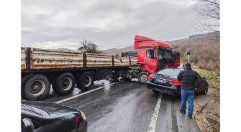 Düzce’de yağışlı hava kaza getirdi!