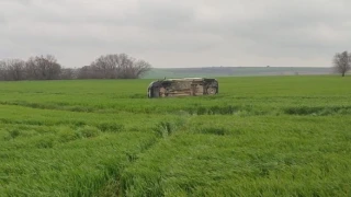 Keşan-Beğendik yolunda ticari araç buğday tarlasına uçtu!