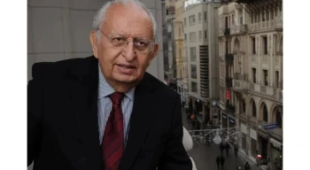 Hüsamettin Cindoruk hayatını kaybetti