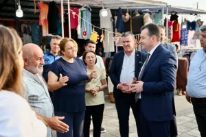 Başkan Balcıoğlu, Gümüşyaka Gece Pazarı’nı ziyaret etti