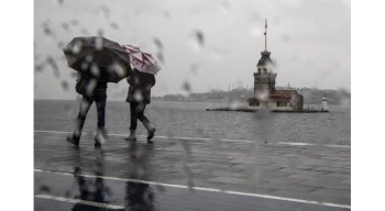 İstanbul Valiliği uyardı... Yağışlı sistem geliyor, sıcaklıklar 4 ila 6 derece düşecek