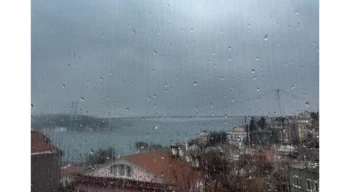 İstanbul için fırtına ve sağanak alarmı! Valilik uyardı
